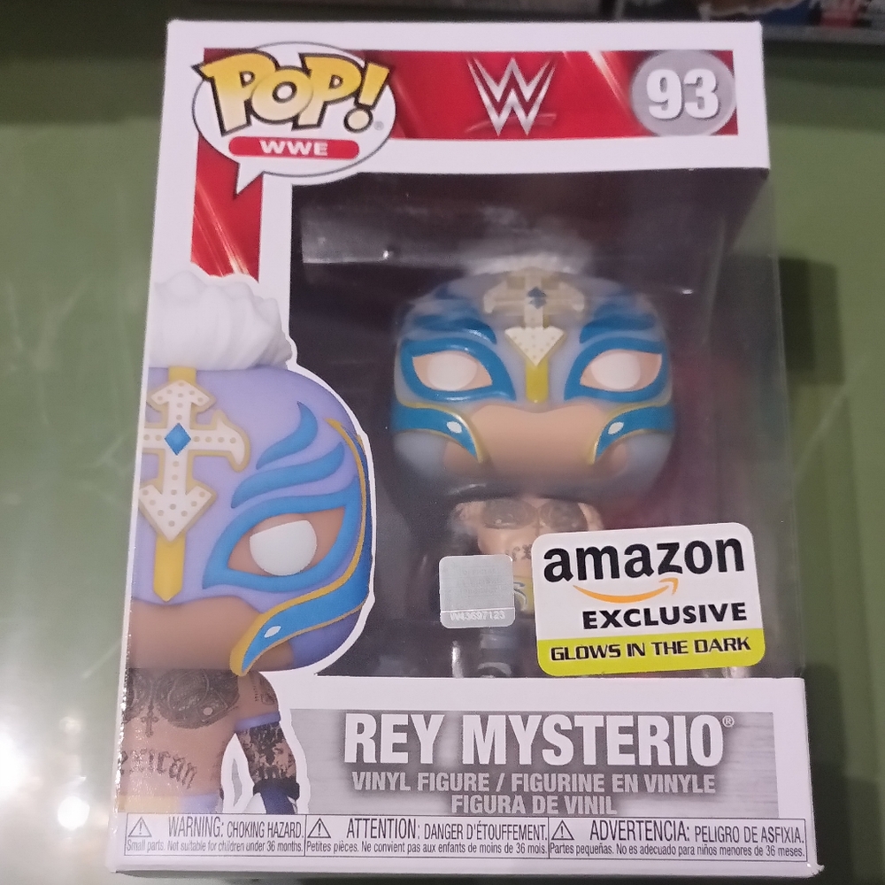 WWE Ray Misterio Amazon exclusive glow in the dark Funko Pop